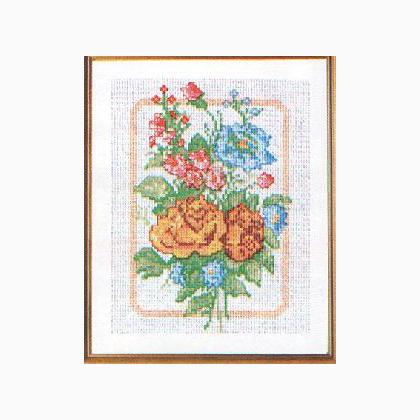 Rose gialle con fiorellini rosa e azzurri