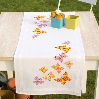 Striscia farfalle colorate da vervaco per la casa ricamabili ... Libretti punto croce con schemi asciugamani bagno