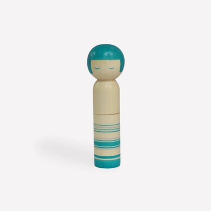 Puntaspilli bambola Kokeshi - Verde