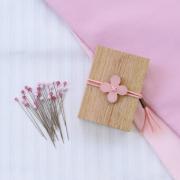 Spilli testa di vetro e scatola in legno di ciliegio - Rosa