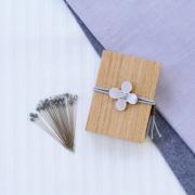 Spilli testa di vetro e scatola in legno di ciliegio - Grigio