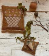 Strawberry Basket Pinkeep & Scissor Fob