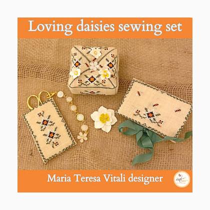 Loving Daisies Sewing Set