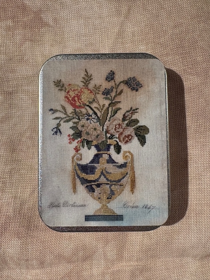 Tin box - Noeli Corbineau