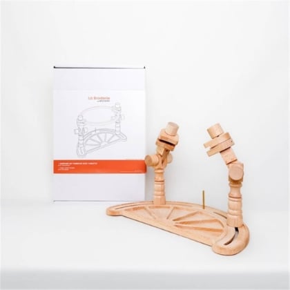 Supporto orizzontale da tavolo con ripiano e organizer